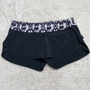 Lululemon Women's Black White Speed Animal Om Print Shorts Size 8